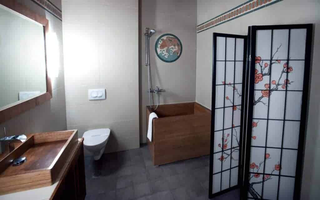 The bathroom in Hotel Rangá's Japanese Suite