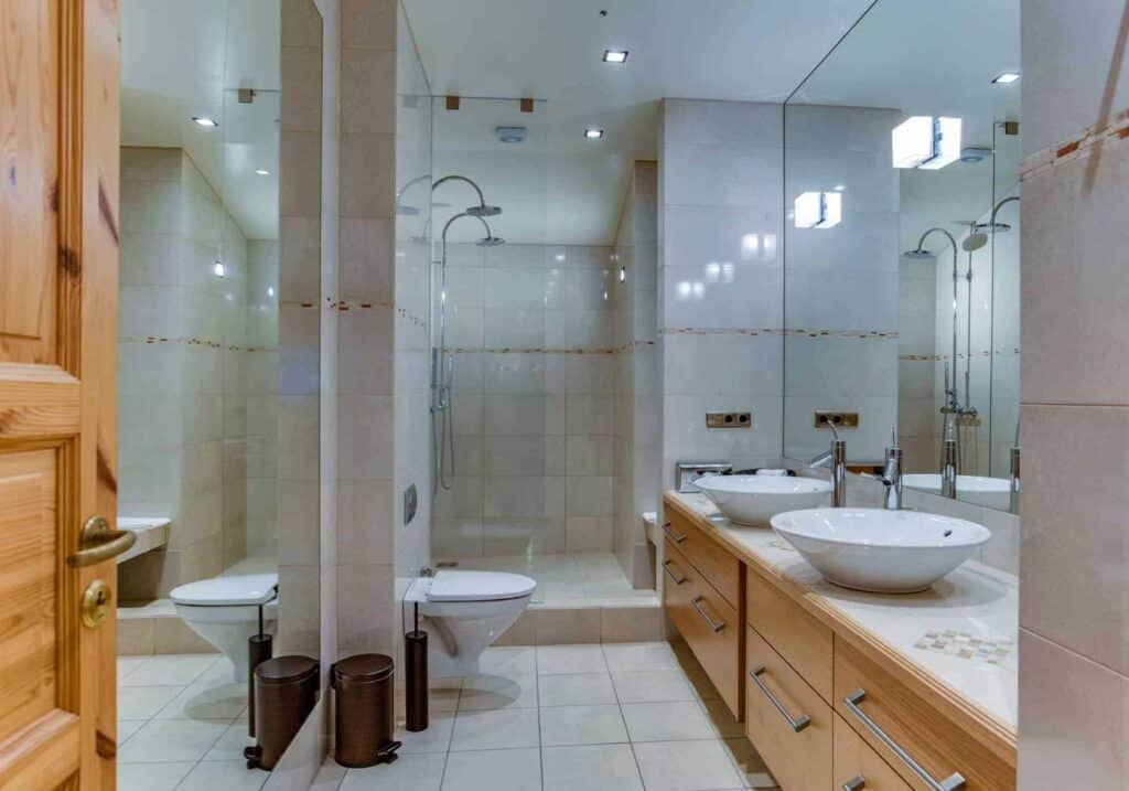 The bathroom in Hotel Rangá's Royal Suite