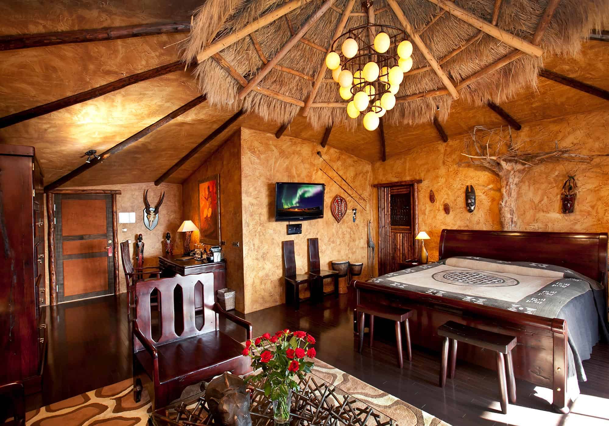 Hotel Rangá Africa Suite decorated with grass roof, traditional artwork and decor.