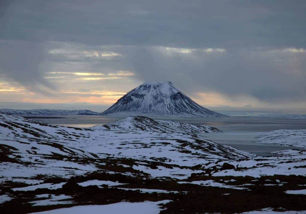 A picture of dómadalur at winter time in Iceland