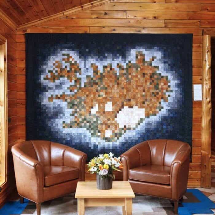 A sitting area in Hotel Rangá flanked by a huge handmade quilt featuring a design of Iceland.