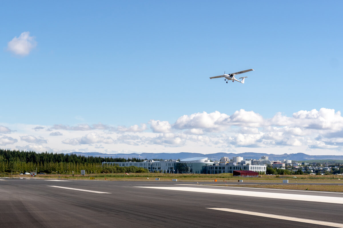 First official flight of 100% electric aircraft of Iceland