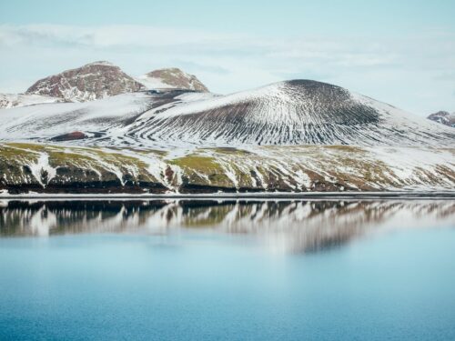 Photo of snow covered mountains on the road to Landmannalaugar.
