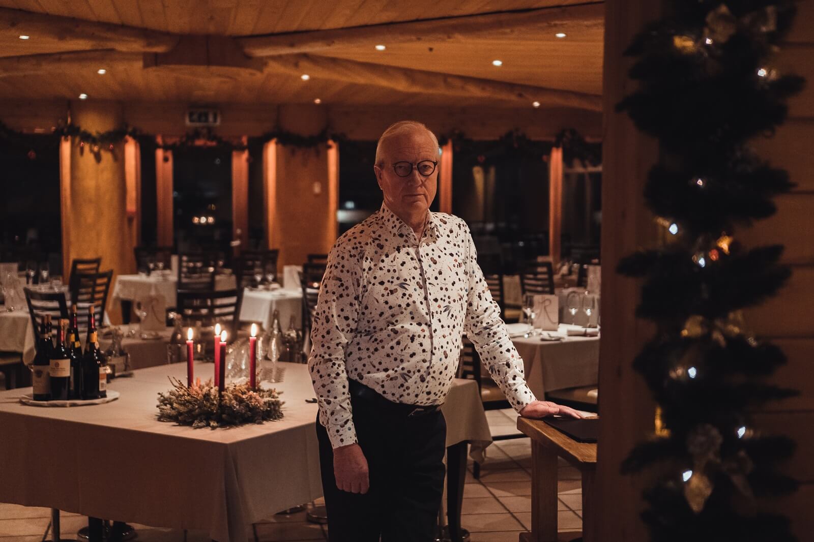 Friðrik Pálsson owner of Hotel Rangá greating guest for Christmas dinner