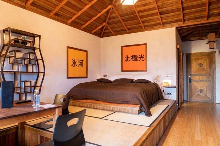 Hotel Rangá's Asia suite with Japanese-style floor table, King bed and Japanese artwork on the walls.