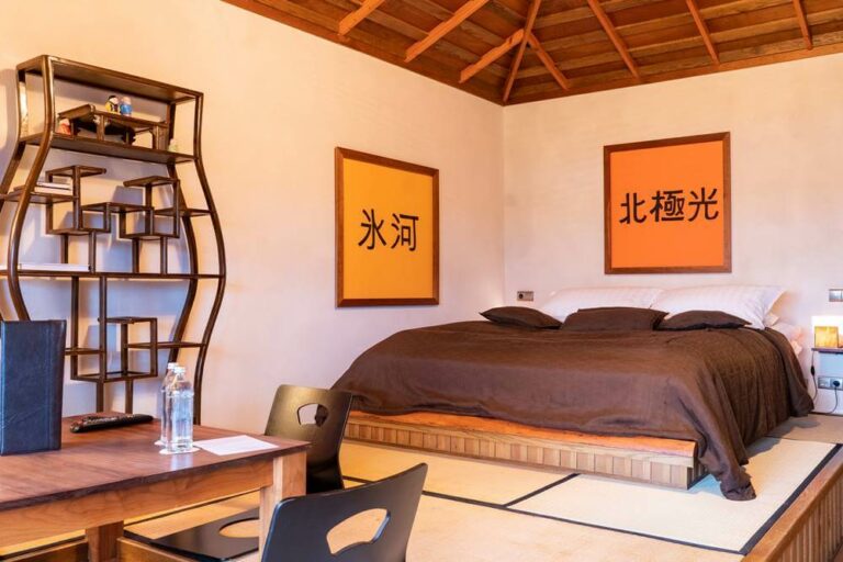 Hotel Rangá's Asia suite with Japanese-style floor table, King bed and Japanese artwork on the walls.