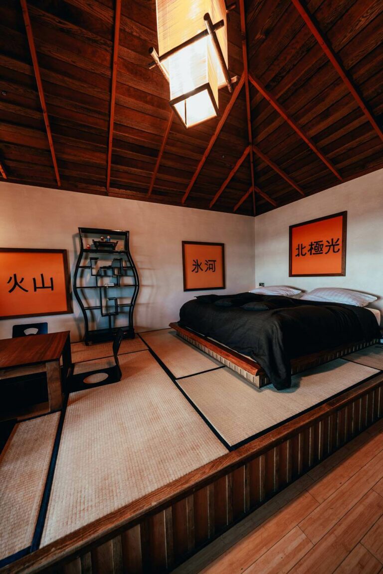 Hotel Rangá's Asia Suite decorated with tatami mats, a low, King bed and a wooden ceiling.