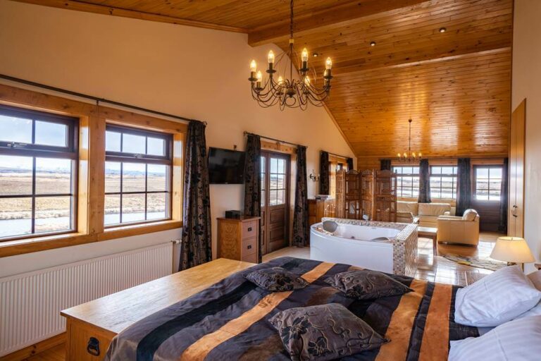 Hotel Rangá Royal Suite decorated with wooden accents and featuring views of the Icelandic countryside.