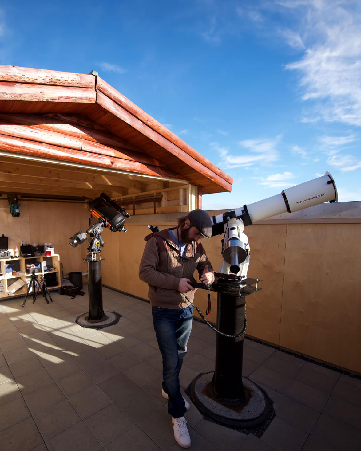 A stargazing expert in Hotel Rangá Observatory.