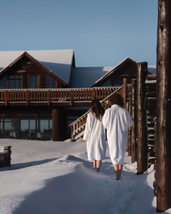 Ladies walking in bathrobes to the geothermal hot tub at Hotel Rangá